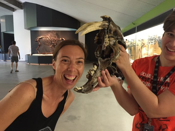 Smilodon Fatalis, California fossils, Prehistoric big cats, extinct cats, Saber-tooth Cat, Saber-tooth Tiger, Fossils, science, Pleistocene, La brea tar pits, Paige Mueseum, Travel,